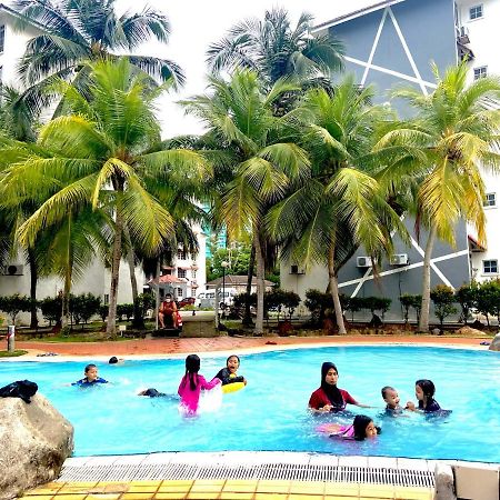 Smilez Homestay H102 & A306 At Pd Perdana Kondo Resort Port Dickson Exterior foto